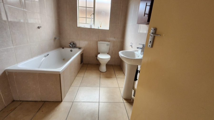 To Let 3 Bedroom Property for Rent in Waterval East North West